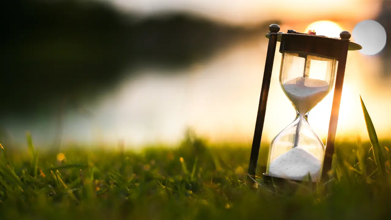 Ampulheta representando o tempo e o esperar em Deus