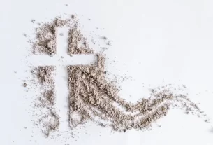 cruz, símbolo de perdão e restauração.