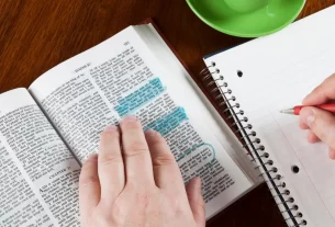 O propósito de Deus para o novo ano ilustrado por uma Bíblia marcada